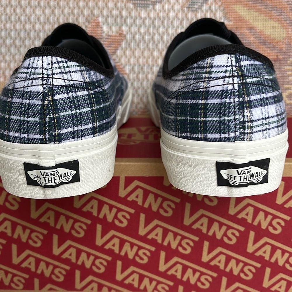 Vans Men’s Authentic
Grunge Plaid Multi
VN0009PVBMB
Sneakers - Picture 9 of 16